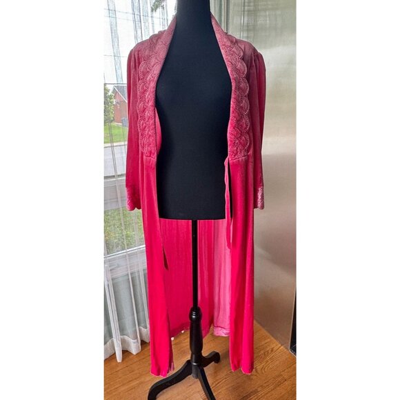 Vintage 80s robe, raspberry pink velvet, stitched scalloped lapels & cuffs, tie - Picture 6 of 9